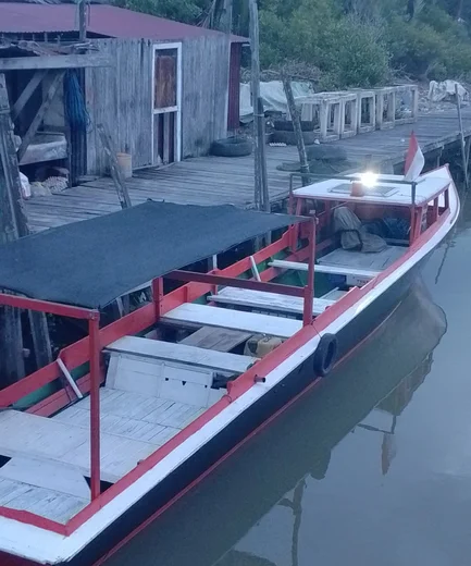 Menunggu Pasang di Dermaga Sungai Kersik Kisah Diam Sebuah Perahu